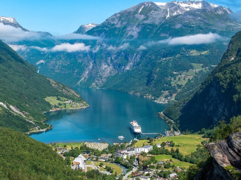 Découvrez ce guide complet pour votre croisière dans les fjords norvégiens…